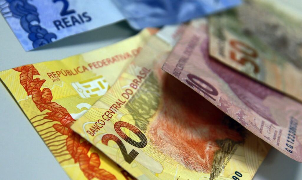 Governo publica MP com novo salário mínimo de R$ 1.212 1
