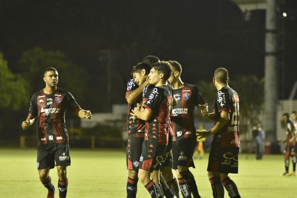 Vitória vence o CRB de virada e se afasta da zona do rebaixamento 1