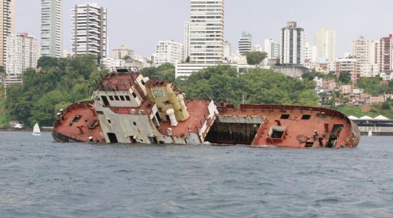 Ferry afundado na Baía de Todos os Santos é liberados para mergulhos nos próximos dias 1