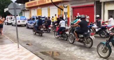 Moradores se despedem de Jotinha com carreata e palmas; veja vídeo 3