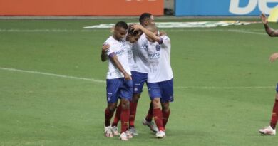 Com pênalti polêmico marcado pelo VAR, Bahia vence o Botafogo e empurra o Alvinegro para o Z-4 2