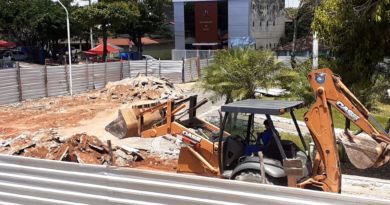 Obra de revitalização da Praça da Matriz em Vila de Abrantes, gera polêmica com a construção de boxes 4