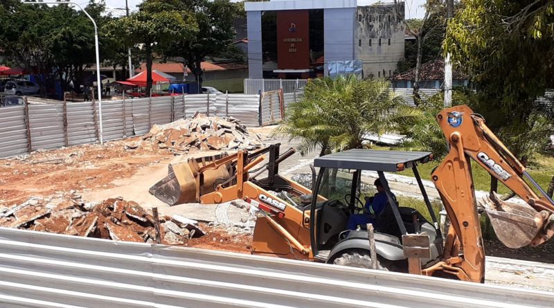 Obra de revitalização da Praça da Matriz em Vila de Abrantes, gera polêmica com a construção de boxes 1