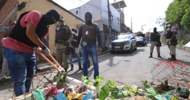 Ação da Polícia Militar retira barreiras posta pelo crime em bairros de Salvador 2