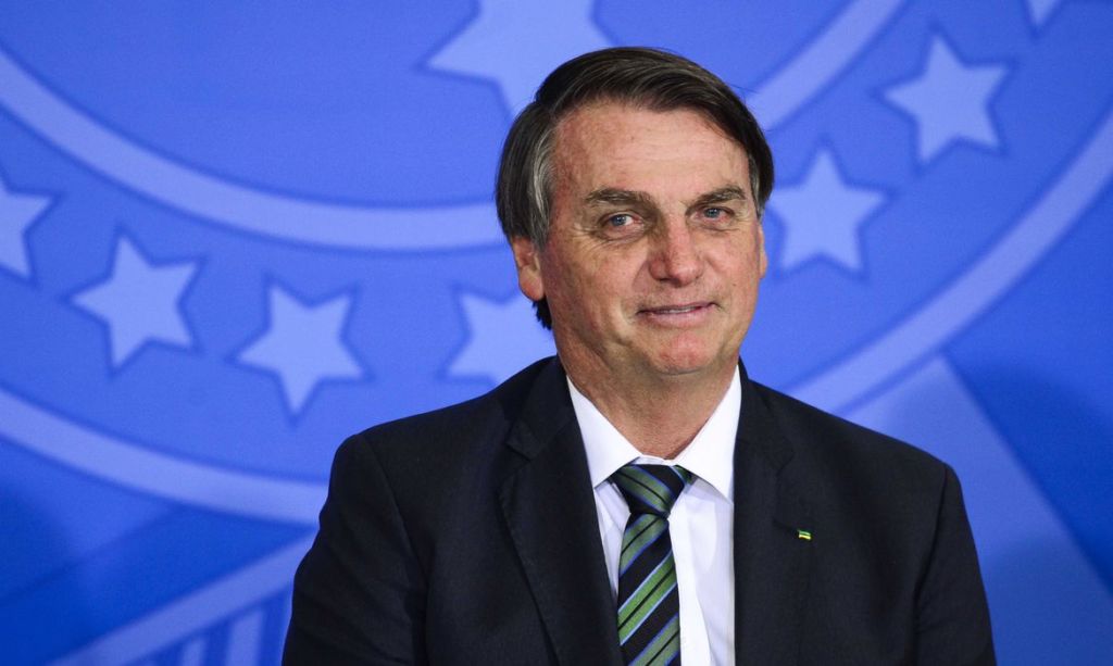 Forças Armadas devem começar a vacinar população, diz Bolsonaro 1