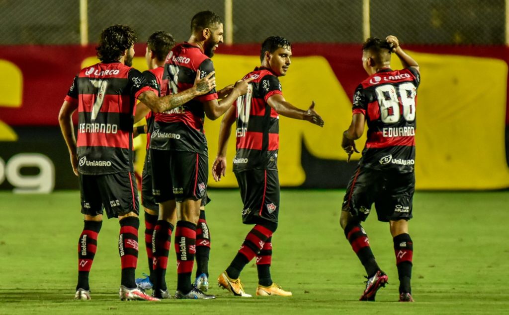 Vitória vence o Botafogo-SP e comemora permanência na Série B para próxima temporada 1