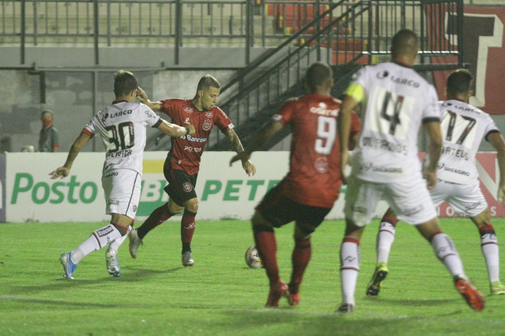 Vitória aposta na base e se despede com triunfo do Brasileiro da Série B/2020