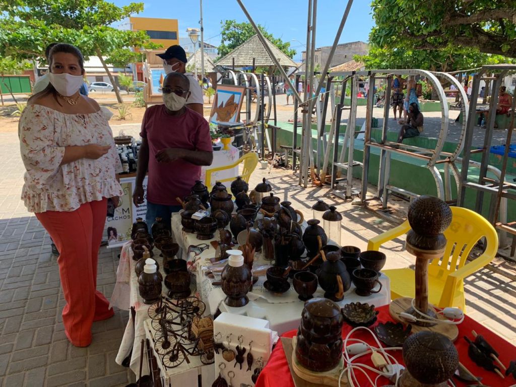 Secretária de Turismo prestigia Feira Agroecológica e Artesanato Sustentável de Arembepe 1