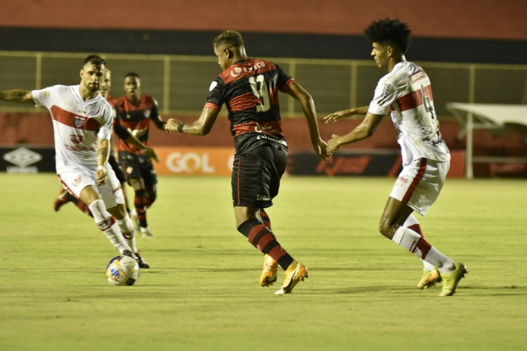 Vitória empata no Barradão e se complica na Copa do Nordeste 1
