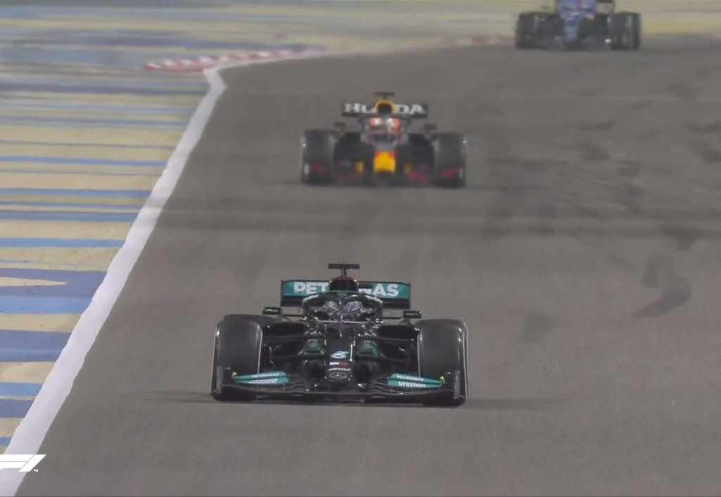 Hamilton bate Verstappen e vence o Grande Prêmio do Bahrein de F1 1