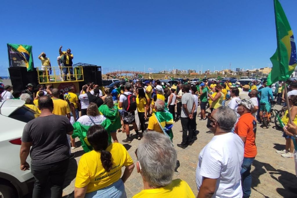 Manifestantes fazem carreata em Salvador contra medidas restritivas 1