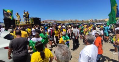 Manifestantes fazem carreata em Salvador contra medidas restritivas 1