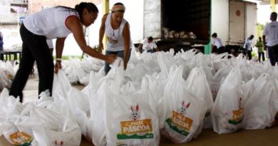 Entrega de Cesta de Páscoa de Camaçari