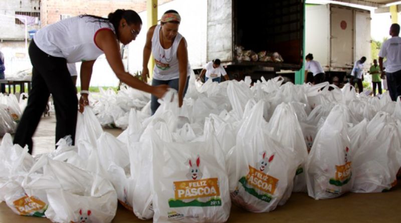 Entrega de Cesta de Páscoa de Camaçari