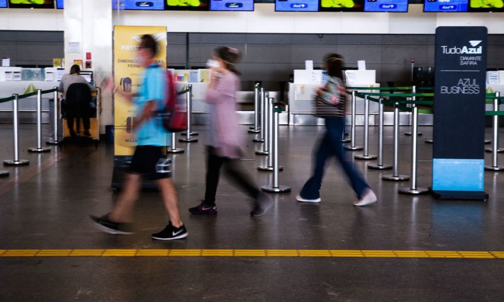 Regras para uso de máscaras em aviões