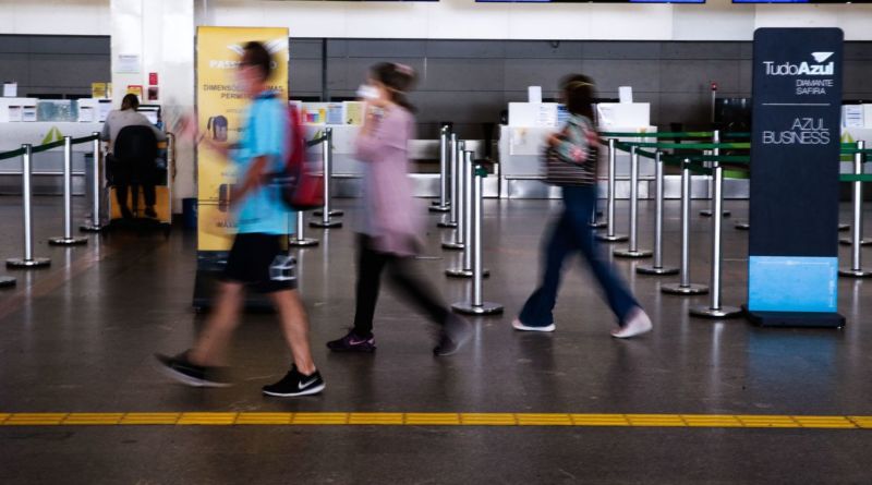 Regras para uso de máscaras em aviões