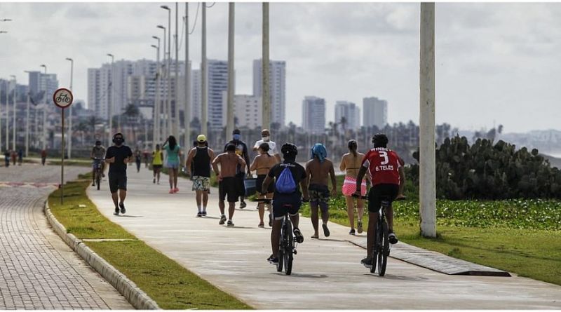 Soteropolitanos lotam a Orla de Salvador para se exercitar em meio às medidas restritivas 1