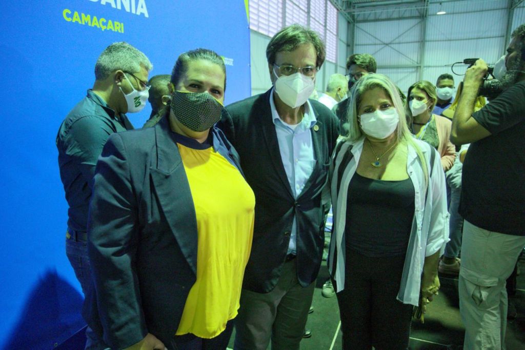 Secretária Cristiane Bacelar é elogiada pelo ministro do Turismo durante inauguração do CIE de Arembepe 1