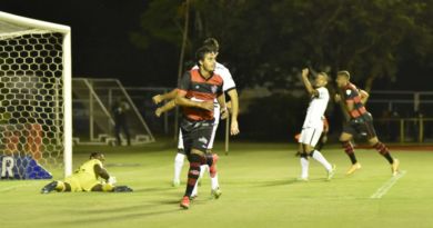 Com um jogador a menos na maior parte do jogo, Vitória vence o Treze no Barradão 2