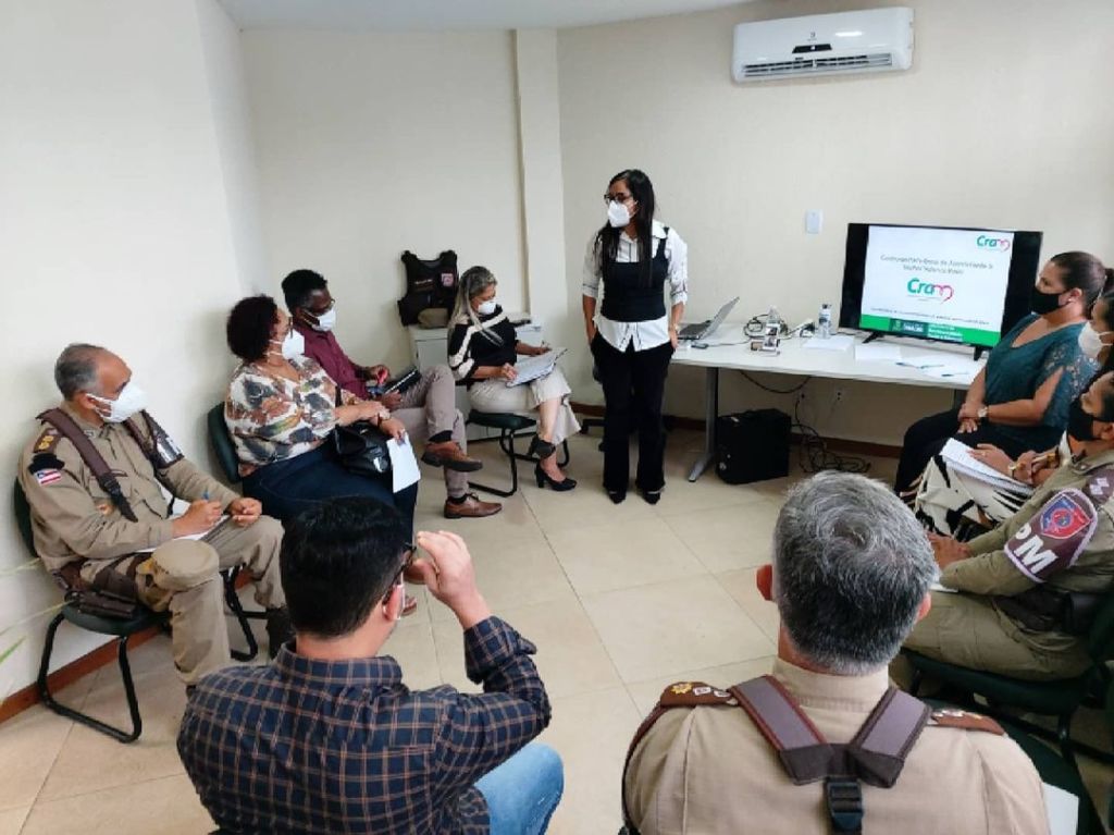 Encontro debate expansão dos serviços de proteção à mulher da Costa de Camaçari 1