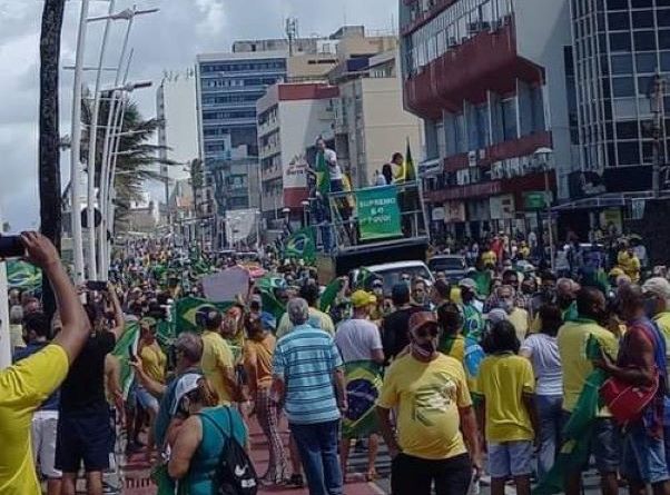 Manifestantes realizam ato em Salvador em apoio ao governo Bolsonaro 1