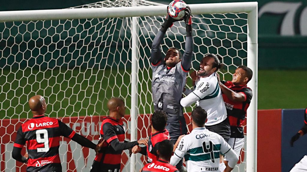 Vitória perde para Coritiba no Couto Pereira 1