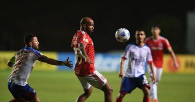 Mesmo com um a menos na segunda etapa, Bahia não reage e sofre derrota em Salvador diante do Inter 1