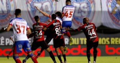 Com duas expulsões para o Athletico, Bahia vence em Pituaçu e entra no G-4 4