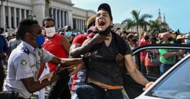 Cubanos saem às ruas sob gritos de “abaixo a ditadura” 4