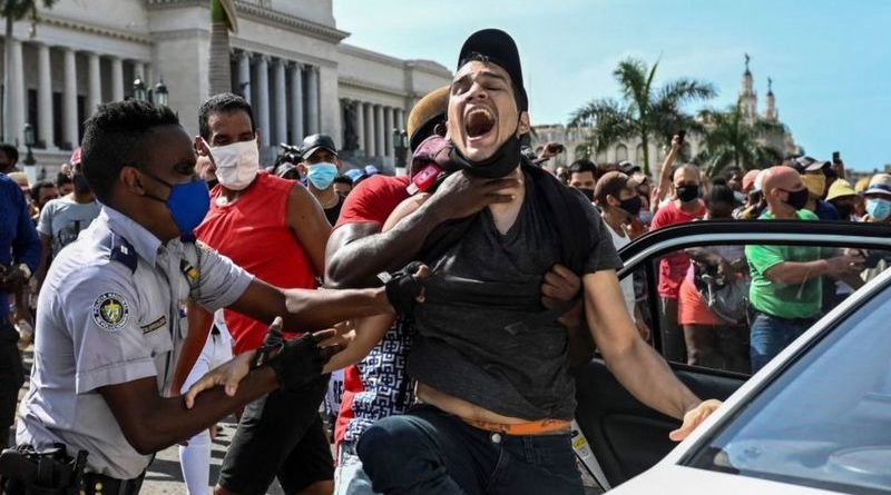 Cubanos saem às ruas sob gritos de “abaixo a ditadura” 1