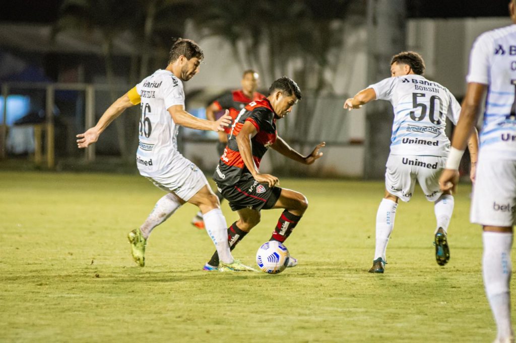 Vitória perde para o Grêmio e fica em situação difícil para avançar às quartas de final da Copa do Brasil 1