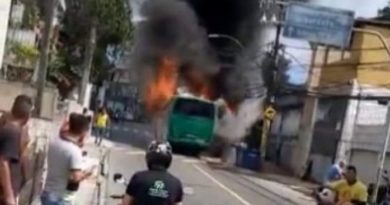 Segurança a deriva: Ônibus é incendiado no bairro do IAPI em Salvador 3