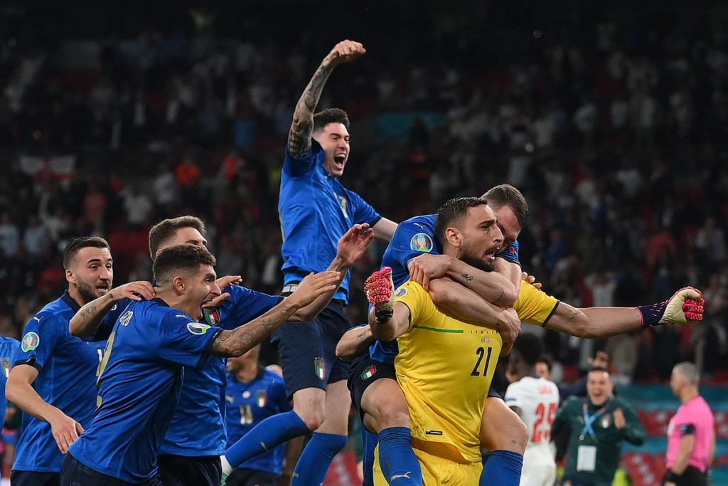 Futebol de primeiro mundo: Itália vence Inglaterra nos pênaltis e conquista a Eurocopa 1