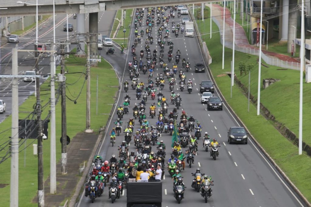 Apoiadores de Bolsonaro realizam motocarreata nas ruas de Salvador 1