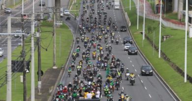 Apoiadores de Bolsonaro realizam motocarreata nas ruas de Salvador 5