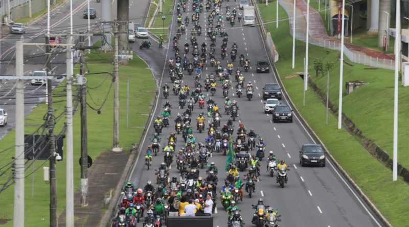 Apoiadores de Bolsonaro realizam motocarreata nas ruas de Salvador 1