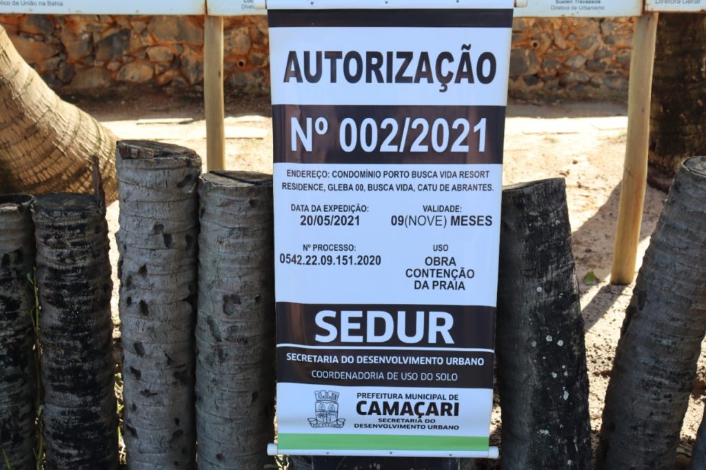 Polêmico muro de contenção erguido na Praia Busca Vida tem alvará da Sedur 2