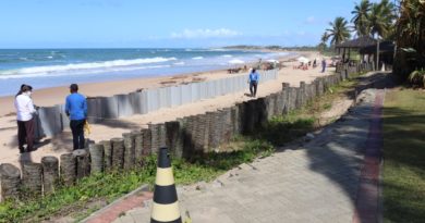 Polêmico muro de contenção erguido na Praia Busca Vida tem alvará da Sedur 4