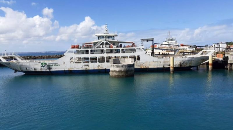 Passageiro do ferry-boat se joga no mar durante travessia Salvador-Itaparica 1