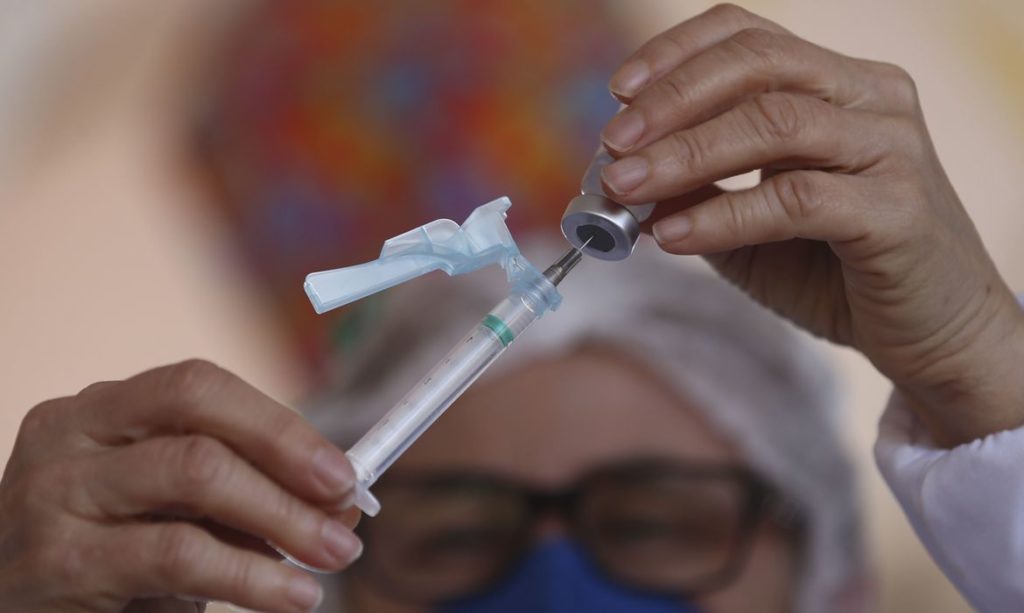 Vacinação contra Covid para adolescente de 14 anos continua nesta segunda (20) em Camaçari 1