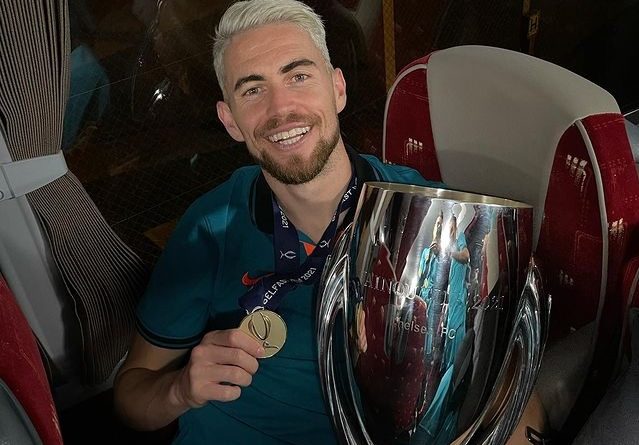 Jorginho é eleito o melhor jogador da Europa na temporada 2020/21