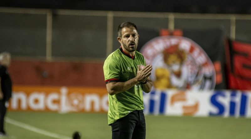 Ramon Menezes deixa o comando do Vitória 6