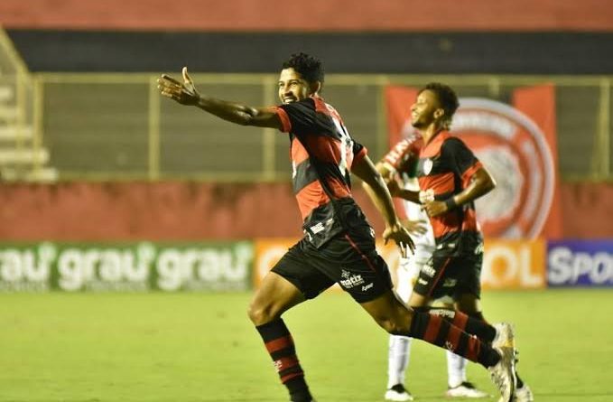 Vitória espanta a má fase e vence o Guarani pela Série B do Brasileirão 1