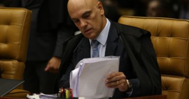 Moraes manda bloquear contas da Starlink por falta de representantes do X no Brasil