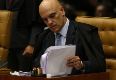 Moraes manda bloquear contas da Starlink por falta de representantes do X no Brasil