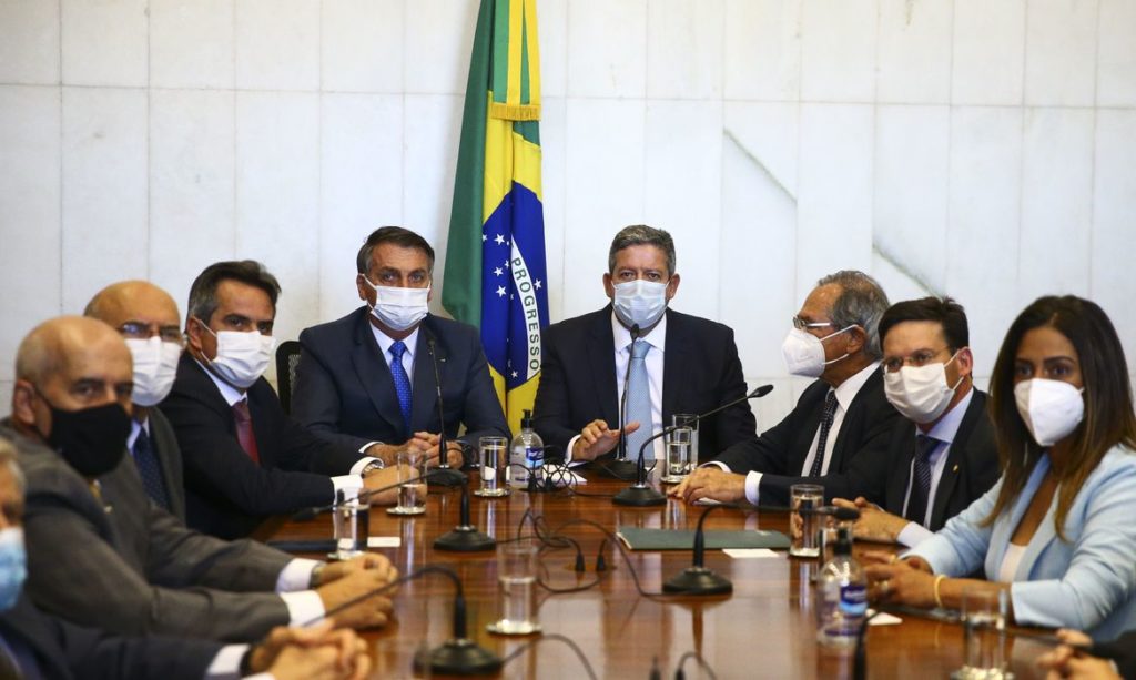 Presidente entrega medida provisória do novo Bolsa Família 1