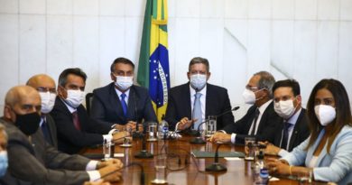 Presidente entrega medida provisória do novo Bolsa Família 3