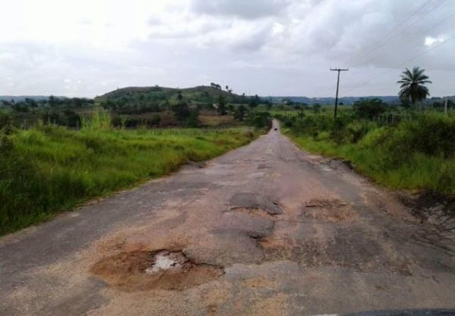 Prefeitura de Mata de São João inicia recuperação da BA-505, que liga Sede ao Litoral do município 1