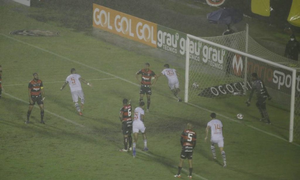 Saco de pancada: Vitória volta a perder no Barradão e termina rodada na zona de rebaixamento 1