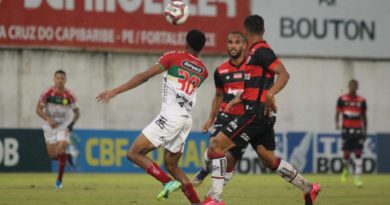 Em jogo prejudicado pelo gramado, Vitória não passa do 0 a 0 com o Brusque 1